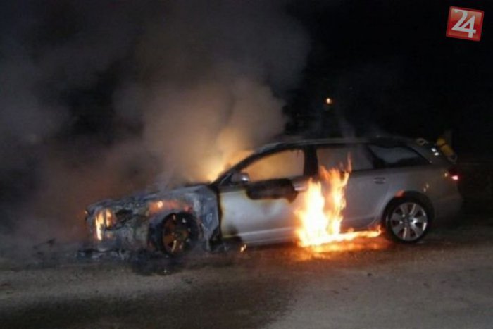 Ilustračný obrázok k článku Požiar v Devínskej Novej Vsi: Luxusné Audi pohltili plamene, škody sú vysoké