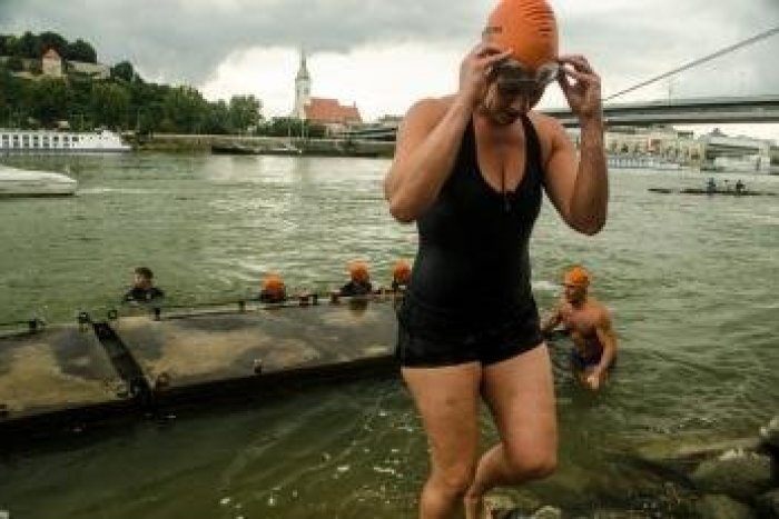 Ilustračný obrázok k článku Exkluzívne video: Pozrite sa, ako vyzerala preplavba Dunaja očami otužilca v 14-stupňovej vode