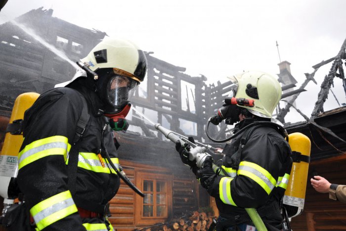 Ilustračný obrázok k článku Minulý rok museli bratislavskí hasiči zasahovať pri 667 požiaroch. Oheň si vyžiadal aj tri obete