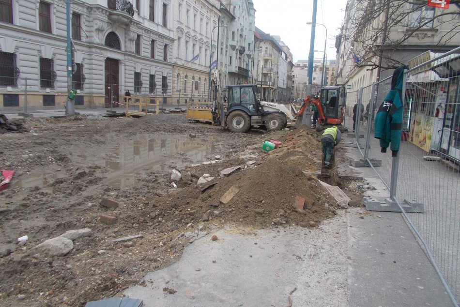 Ilustračný obrázok k článku Dokončenie Štúrovej ulice rovnako v nedohľadne. “Aspoňže“ sa od februára na ňu robotníci vrátia