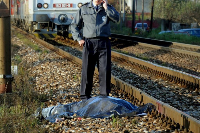 Ilustračný obrázok k článku Na železničnej trati pri Pezinku zahynul muž. Polícia pátra po jeho totožnosti