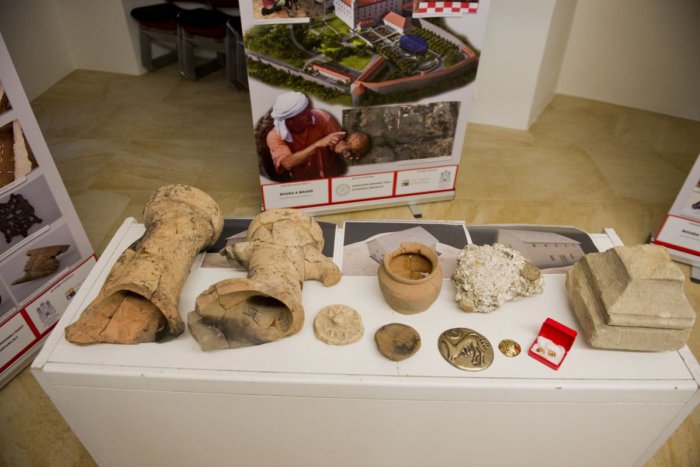 Ilustračný obrázok k článku Zaujíma vás archeologický výskum Bratislavského hradu? Potom nepremeškajte túto výstavu