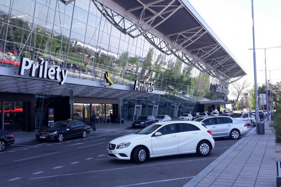 Ilustračný obrázok k článku Na bratislavskom letisku by mal tento rok stúpnuť počet cestujúcich, dopomôcť by tomu mala aj nová linka do Skopje