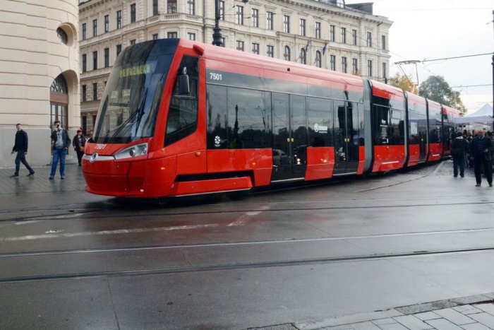 Ilustračný obrázok k článku Po Bratislave už jazdí 19 nových električiek