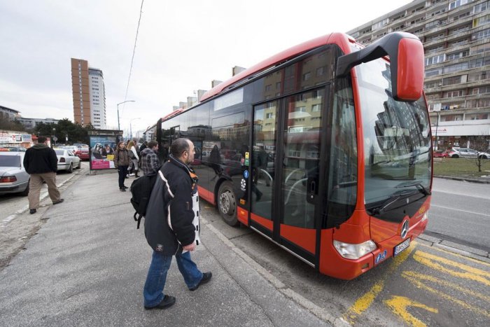 Ilustračný obrázok k článku Dopravný podnik má štyri nové autobusy. Pridelené sú do vozovne v Petržalke