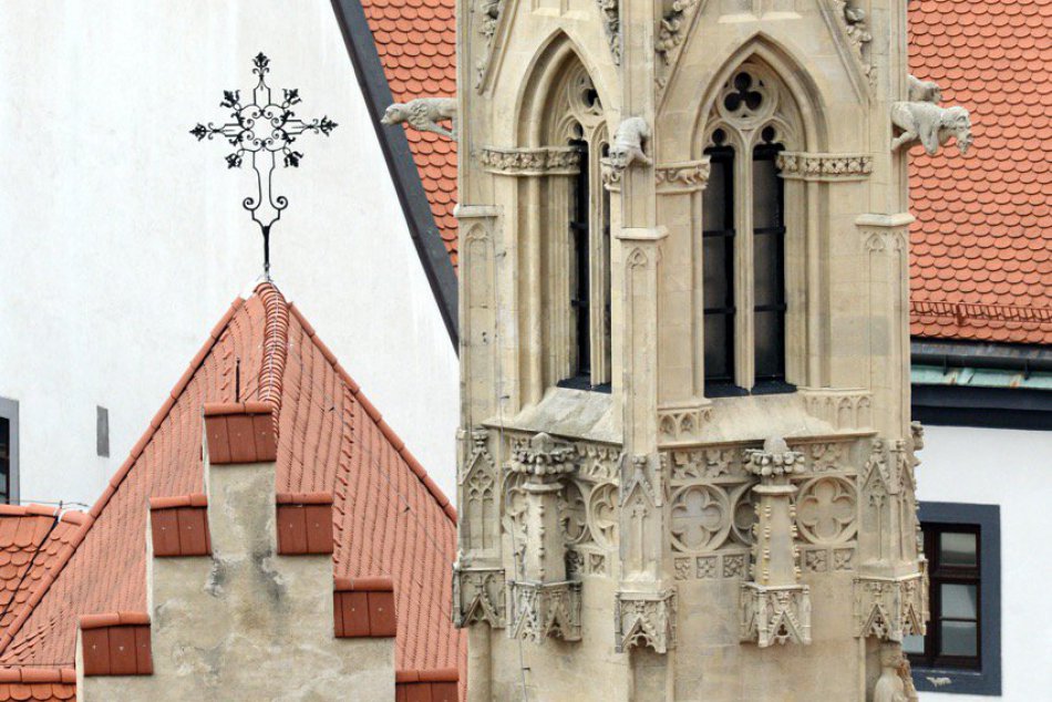 Ilustračný obrázok k článku OBRAZOM: Kostoly a veže Bratislavy ako ich neuvidíte