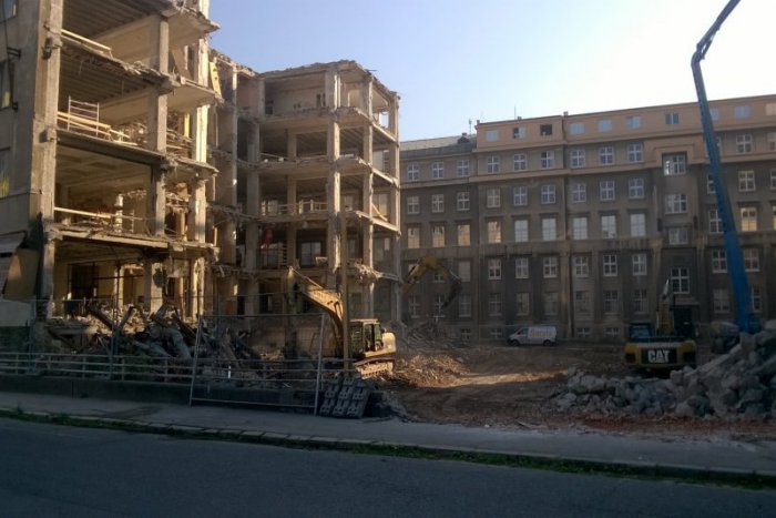 Ilustračný obrázok k článku Ochranári bijú na poplach! V Bratislave sa búrajú významné stavebné pamiatky