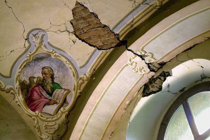 Ilustračný obrázok k článku Pod Bratislavou sa viackrát zatriasla zem. V minulosti padali aj klenby kostolov