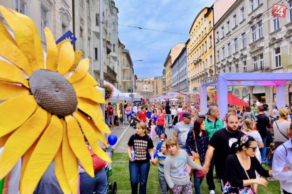 Ilustračný obrázok k článku V Bratislave sa prišlo rozlúčiť s letom viac ako 7 000 ľudí