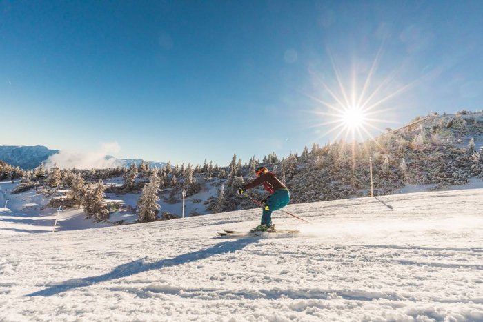 Ilustračný obrázok k článku Kam na lyžovačku? V Dolnom Rakúsku nájdete mierne rodinné i náročnejšie lyžiarske svahy