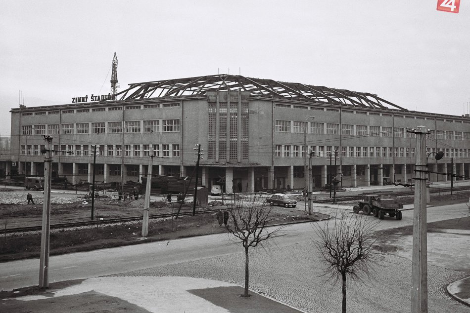 Ilustračný obrázok k článku Zimný štadión na Tehelnom poli bol kedysi najmodernejšou športovou stavbou v Československu