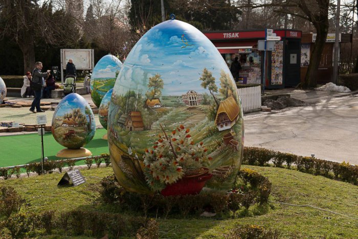 Ilustračný obrázok k článku Hviezdoslavovo námestie spestrí nadrozmerné veľkonočné vajce