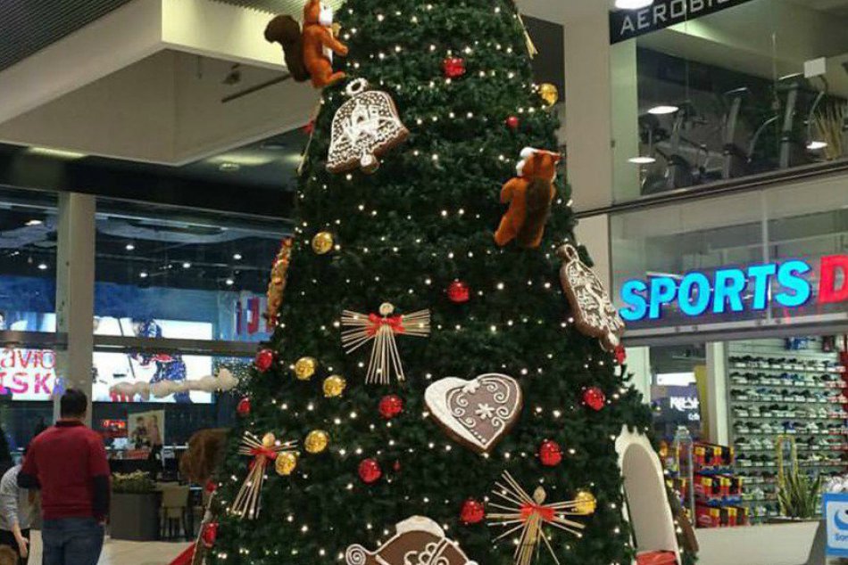 Vianočná výzdoba v nákupných centrách