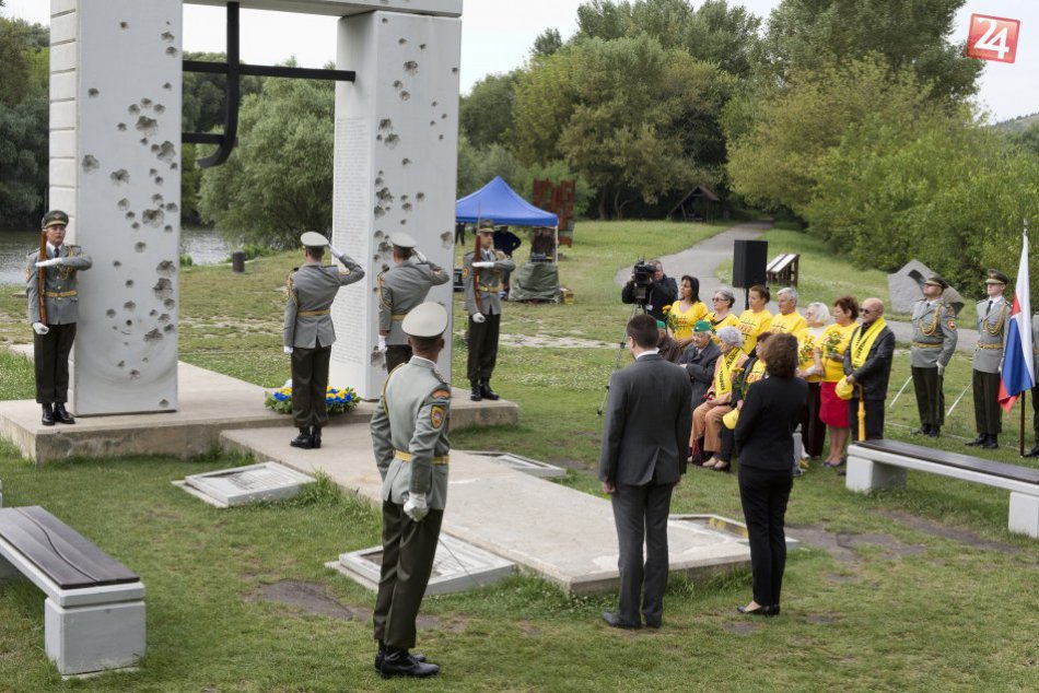 Ministri spravodlivosti krajín EÚ položili vence k pamätníku Brána slobody