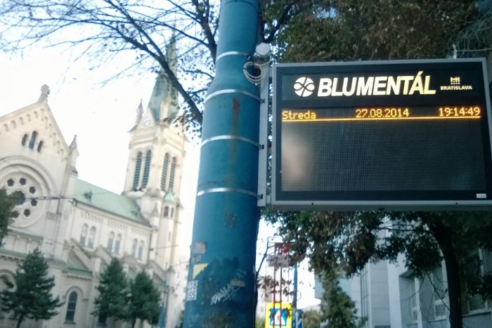 Ilustračný obrázok k článku Blumentál naostro: Pozrite si video, ako vyzerala premiérová prevádzka zastávky "Viedenského typu" dnes ráno