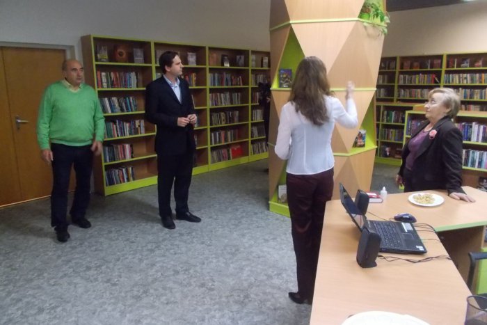 Ilustračný obrázok k článku Fanúšikovia literatúry sa môžu tešiť, Nové Mesto otvorilo novú modernú knižnicu