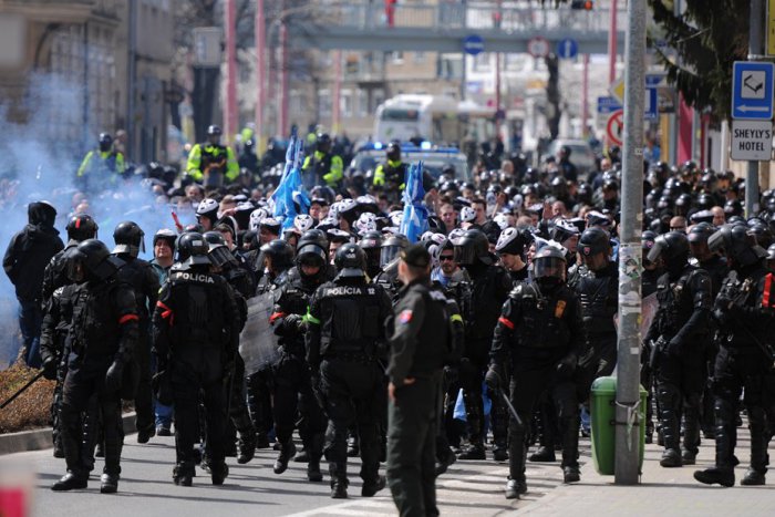 Ilustračný obrázok k článku Slovan hrá dnes s Trnavou: Pripravená je polícia aj dopravné obmedzenia