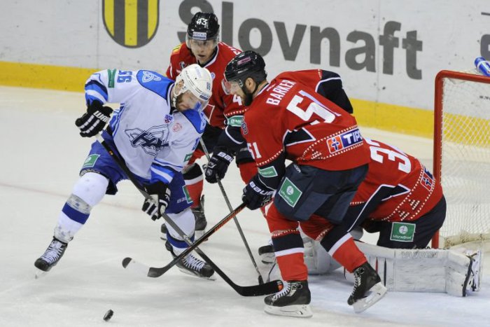 Ilustračný obrázok k článku Hokejisti Slovana si pokazili Vianoce nešťastnou domácou prehrou proti Nižnekamsku