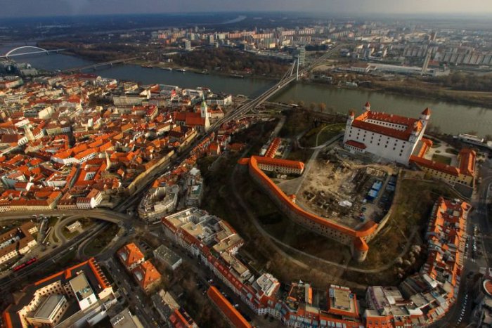 Ilustračný obrázok k článku Spoznajte Bratislavu a jej okolie. Unikátne miesta vám pomôže nájsť nová mobilná aplikácia