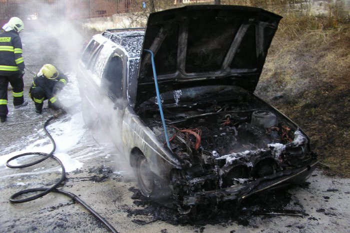 Ilustračný obrázok k článku V Petržalke horelo auto. Podpálil ho niekto úmyselne?