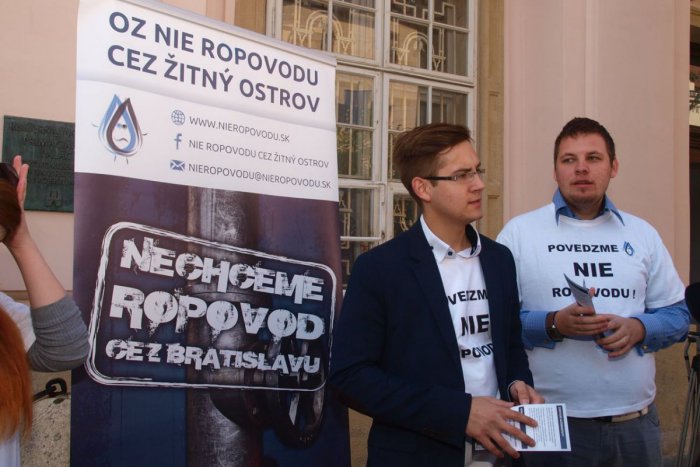 Ilustračný obrázok k článku Ropovod cez Bratislavu: Kto z koho? Transpetrol a Bratislava-Schwechat Pipeline odmietajú tvrdenia Miroslava Draguna