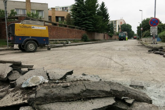 Ilustračný obrázok k článku Dobré správy pre Ružinovčanov: Mestská časť pokračuje v obnove ciest a chodníkov. Tieto ulice vynovia