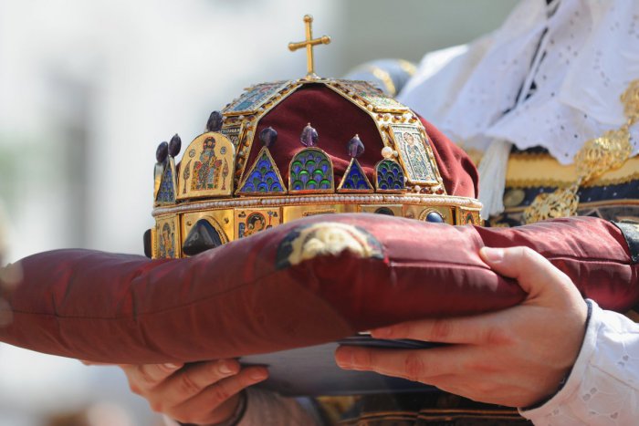 Ilustračný obrázok k článku V Bratislave vystavia repliku slávnej svätováclavskej koruny, ktorou korunovali Karla IV.