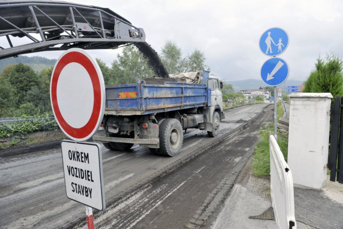 Ilustračný obrázok k článku Rekonštrukcia nadjazdu pri Malackách si vyžiada dopravné obmedzenia, ktoré budú trvať až do septembra