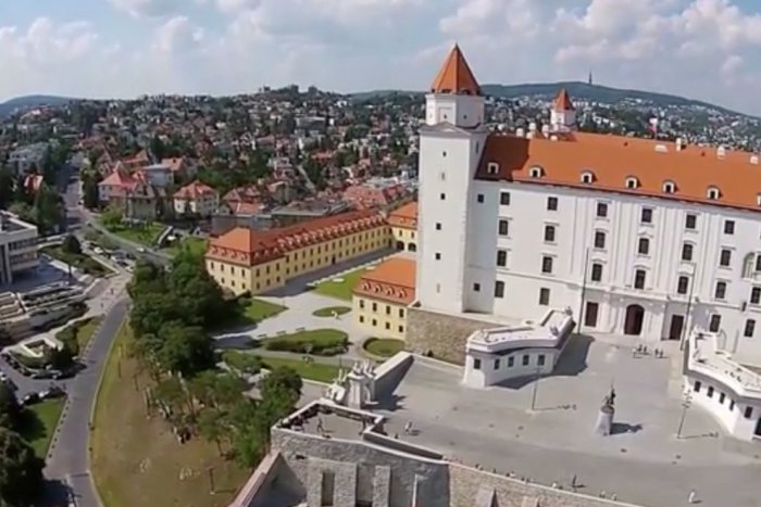 Ilustračný obrázok k článku Čaro Bratislavy zachytené zo vzduchu: Odzvonilo takýmto záberom? + VIDEO