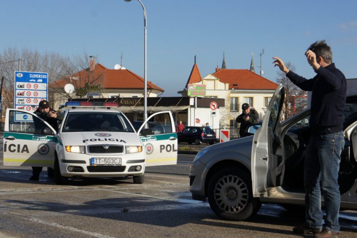 Ilustračný obrázok k článku Polícia pátra po lupičovi, ktorý si z obchodu v Bratislave odniesol 400 eur