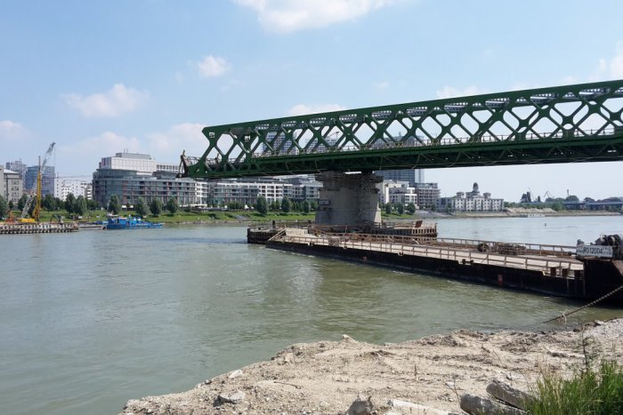 Ilustračný obrázok k článku Pre výstavbu Starého mosta sa v auguste na pár dní zastaví plavba na Dunaji