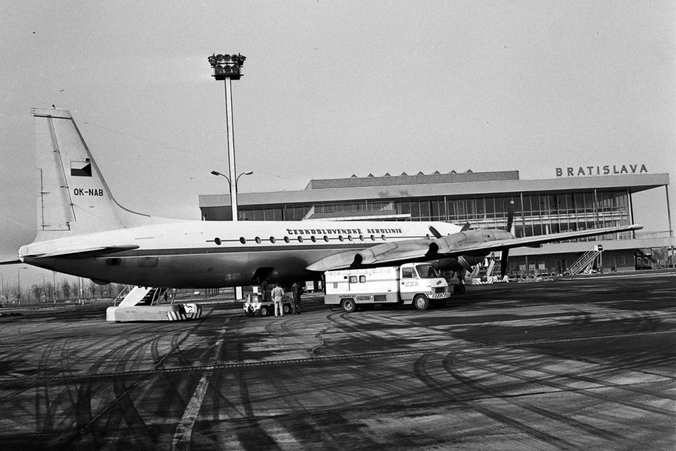 Ilustračný obrázok k článku Unikátne archívne zábery: Ako sa začala písať história Bratislavského letiska