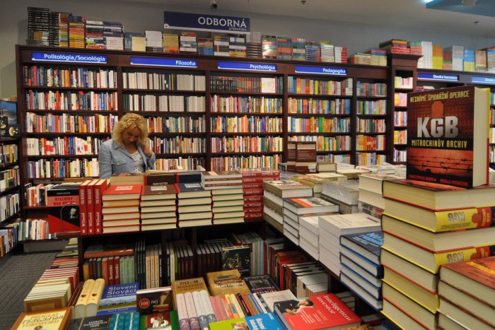 Ilustračný obrázok k článku Prehľad cien knižných titulov: Viete, v ktorom kníhkupectve dostanete obľúbenú publikáciu lacnejšie?