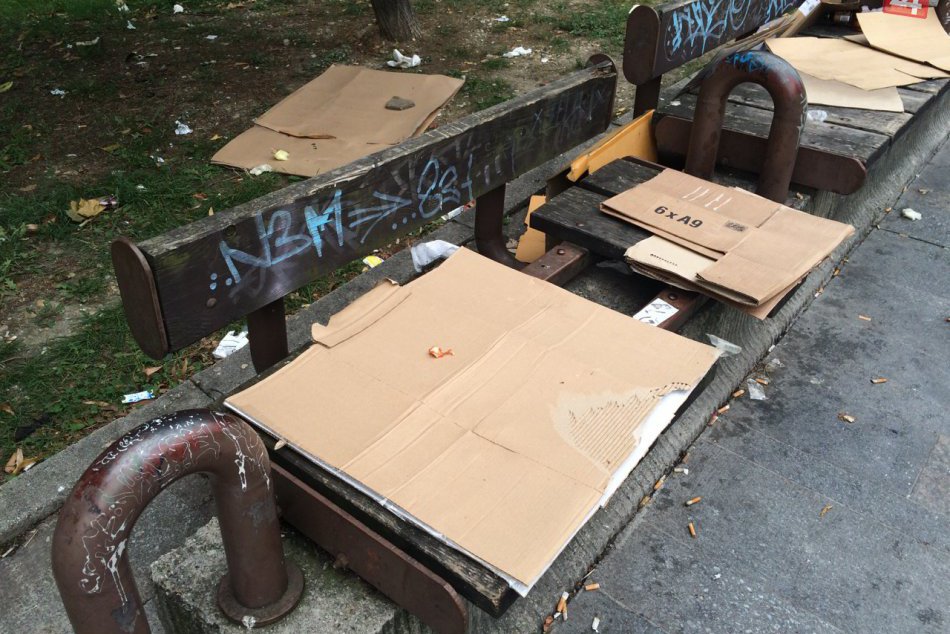 Ilustračný obrázok k článku Komentár: Toto je "srdce Bratislavy"? Špina, odpad a smrad. Vitajte na Kollárovom námestí