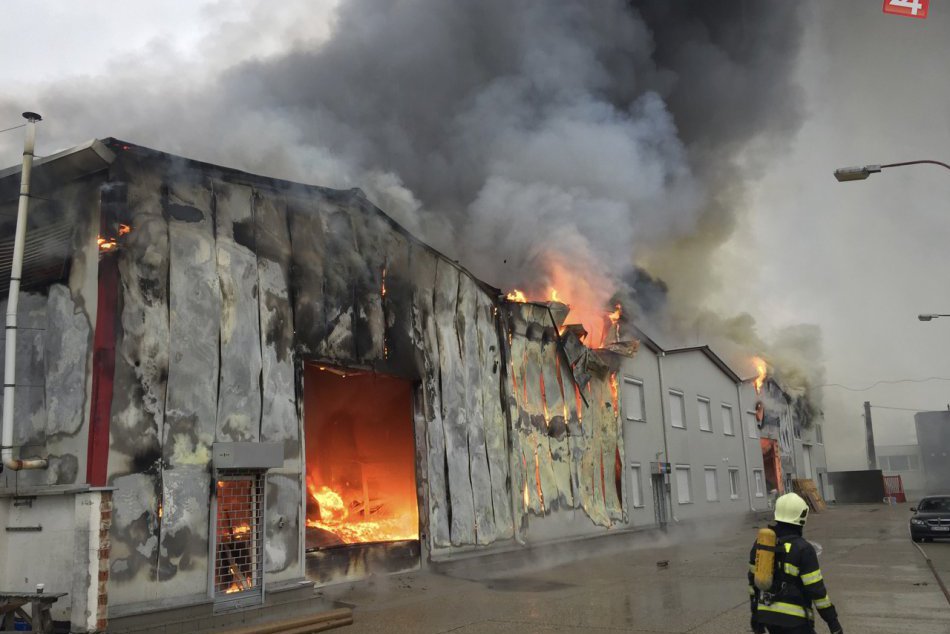 Ilustračný obrázok k článku V Pezinku vyhorel byt, nehodu neprežili dve osoby