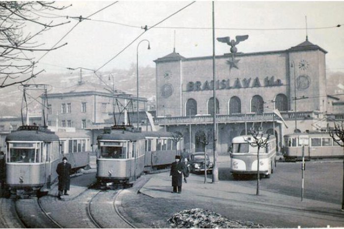 Ilustračný obrázok k článku OBRAZOM: Pozrite sa, ako vyzerala Hlavná stanica v minulosti a dnes