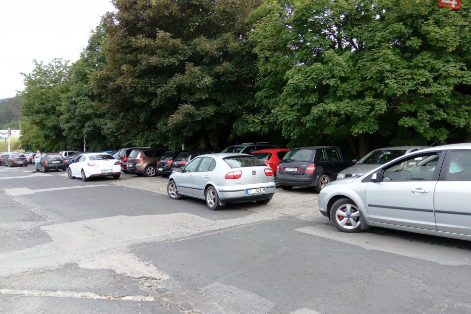 Ilustračný obrázok k článku Karlova Ves začne od októbra skúšať nový režim parkovania