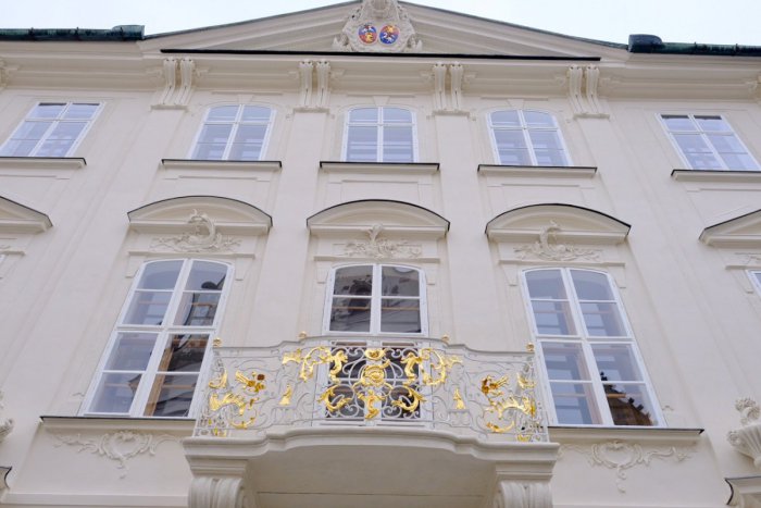 Ilustračný obrázok k článku Bratislavský rokokový klenot opäť žiari. Mirbachov palác je zreštaurovaný