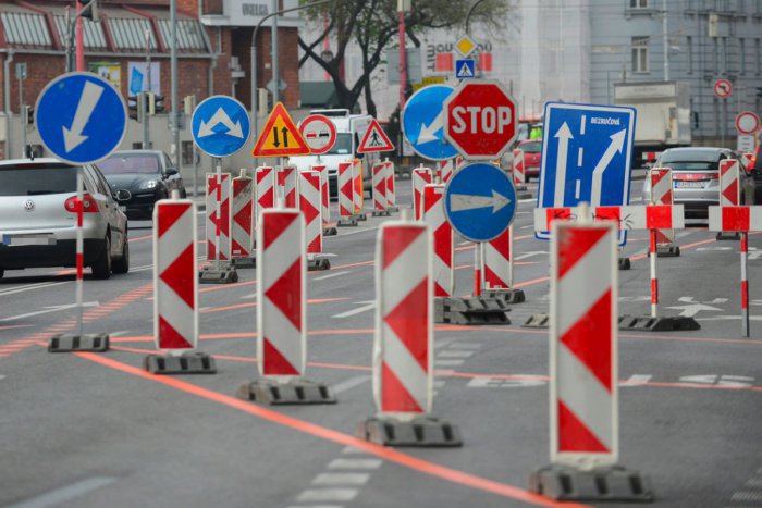 Ilustračný obrázok k článku Polícia upozorňuje na dopravné obmedzenia na bratislavských cestách