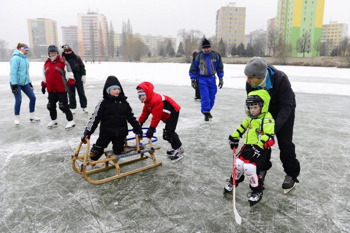 Ilustračný obrázok k článku Pri korčuľovaní na jazere nezabúdajte na bezpečnosť!