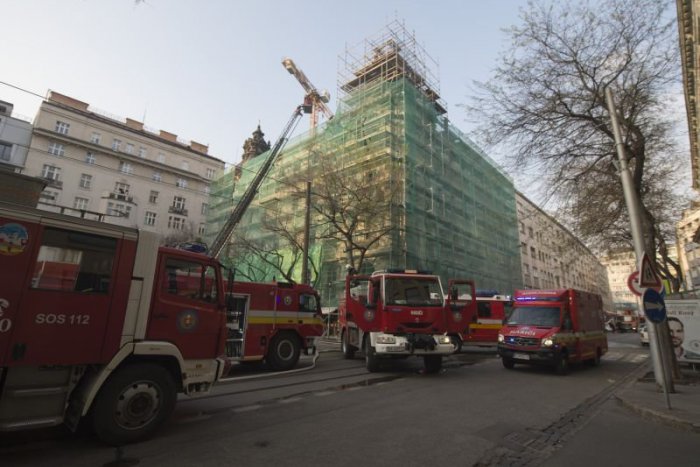 Ilustračný obrázok k článku Požiar v centre mesta. Horela strecha budovy na Jesenského ulici