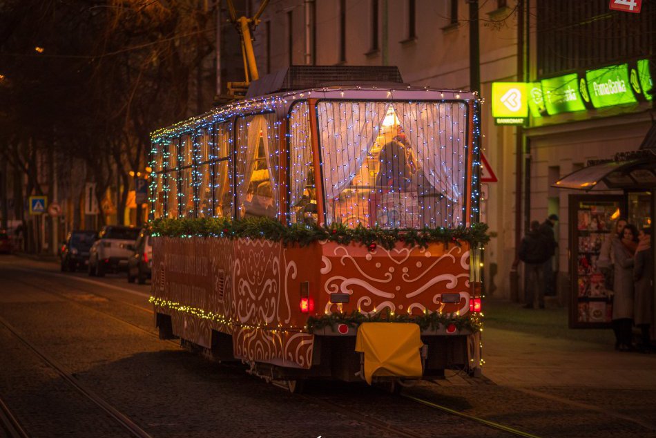 Ilustračný obrázok k článku Kde jazdí najkrajšia vianočná električka v Európe?