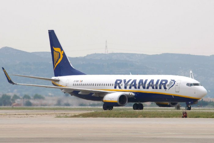 Ilustračný obrázok k článku Ryanair mení pravidlá: Väčšiu príručnú batožinu už zadarmo na palube neprepraví