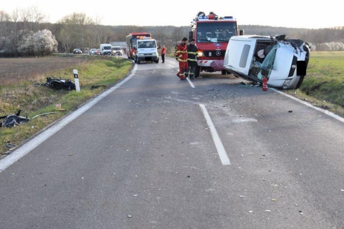 Ilustračný obrázok k článku Vážna nehoda na Záhorí: Motorkár nezvládol riadenie a narazil do auta