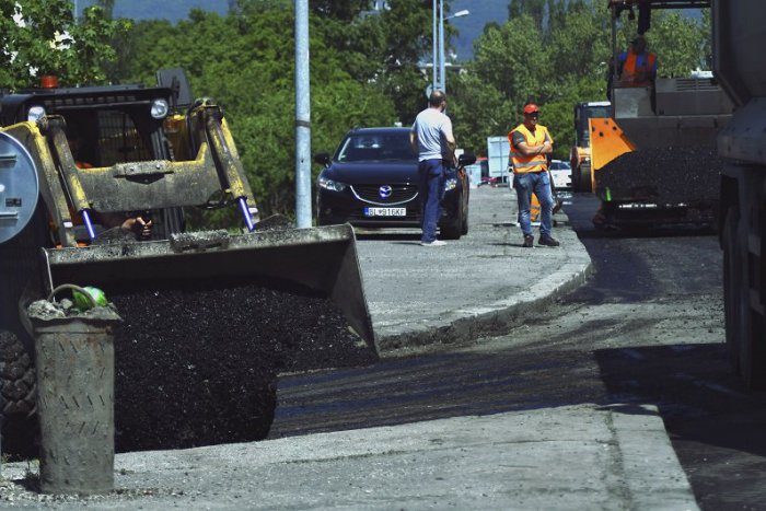 Ilustračný obrázok k článku Mesto začalo opravovať Lamačskú cestu, práce by mali skončiť 9. mája