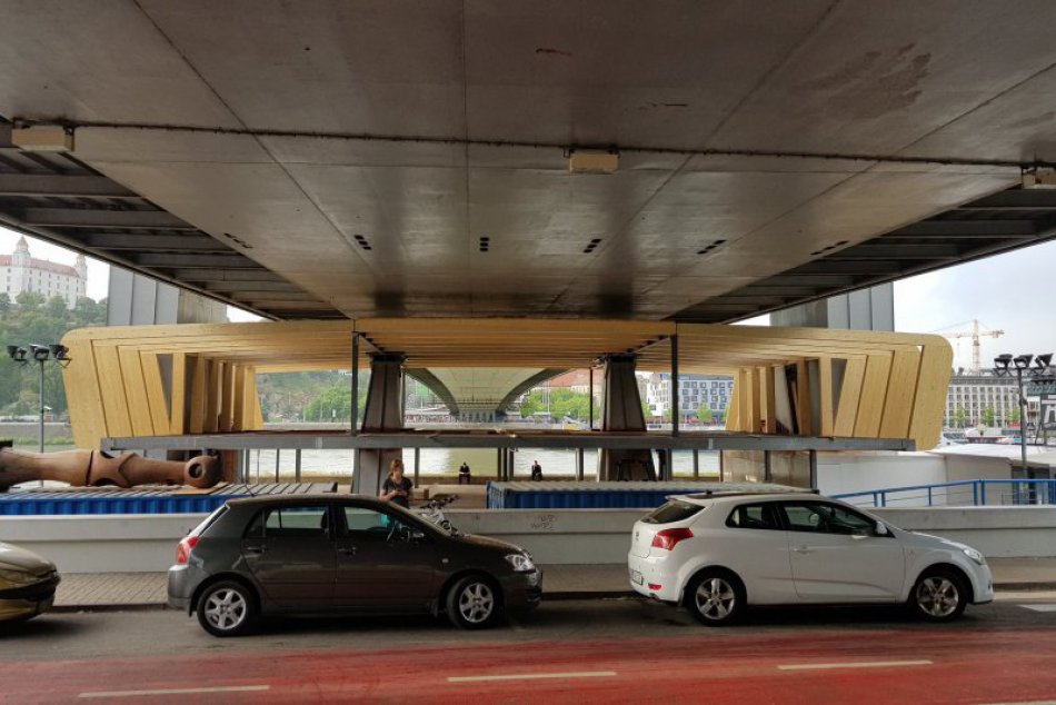 Ilustračný obrázok k článku Foto: Prebiehajúca stavba pod Mostom SNP vyvolala vlnu kritiky