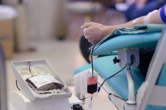 Ilustračný obrázok k článku Nebojte sa pustiť žilou. Darca krvi dokáže pomôcť až trom pacientom!