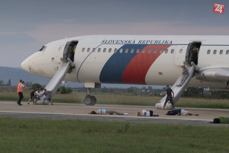 Ilustračný obrázok k článku Foto: Na bratislavskom letisku nacvičovali zásah pri nehode lietadla
