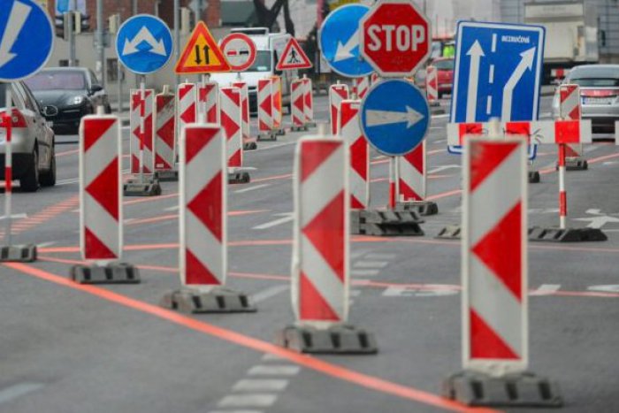 Ilustračný obrázok k článku Dôležitá informácia pre motoristov: Bratislavu čakajú dopravné obmedzenia