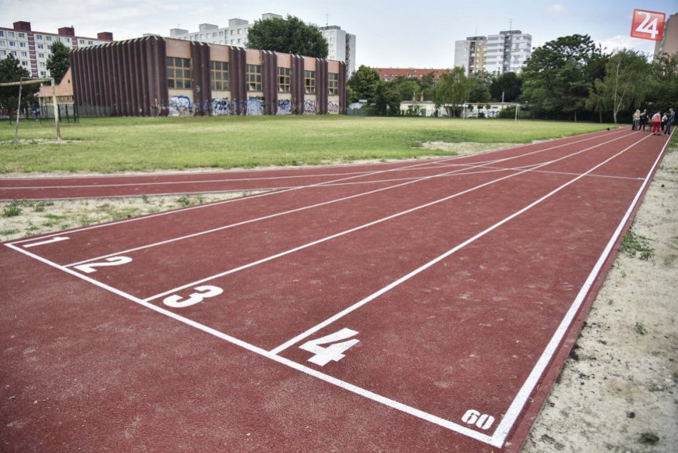 Ilustračný obrázok k článku Samospráva Petržalky otvorila druhú rekonštruovanú atletickú dráhu na svojich ZŠ